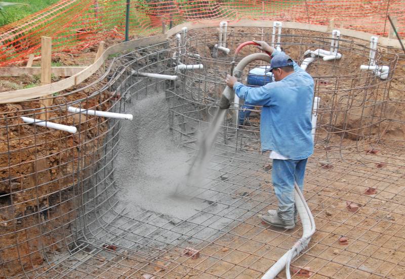 Difference between Gunite and Concrete Pools.