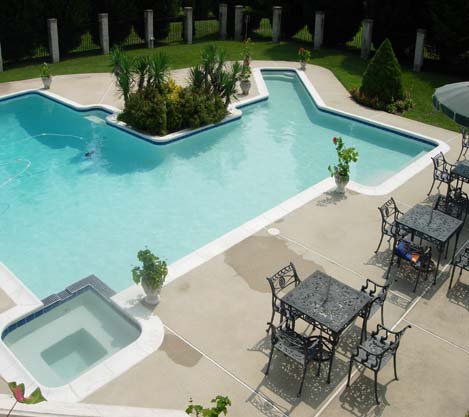 Backyard Pool Cleaning Service in Frederick, MD & Springfield, VA
