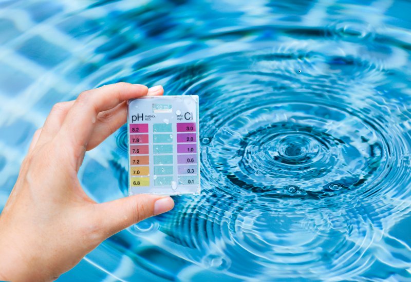 Pool Expert Testing the pH & Alkalinity of a Pool in Virginia & Maryland