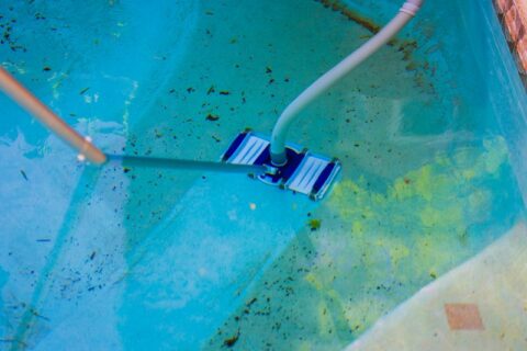 A Pool Vacuum Cleaner Removes Pool Stains Without Draining the Pool in Virginia & Maryland