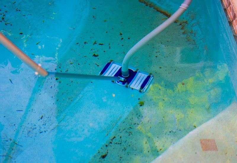 A Pool Vacuum Cleaner Removes Pool Stains Without Draining the Pool in Virginia & Maryland